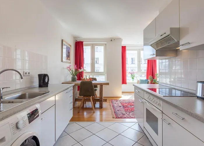 Stilvolles In Downtown Mitte, Boxspringbett, Balkon, Blick Ueber Auf Den Himmel, Zentrale Lage, Kiez Vor Der Haustuer Daire Berlin