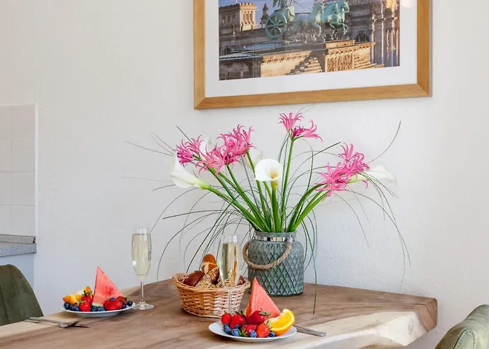 Stilvolles In Downtown Mitte, Boxspringbett, Balkon, Blick über Auf Den Himmel, Zentrale Lage, Kiez Vor Der Haustür *