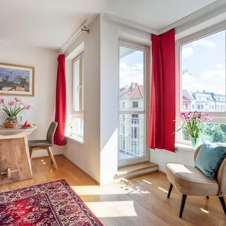 Apartment Stilvolles In Downtown Mitte, Boxspringbett, Balkon, Blick Ueber Auf Den Himmel, Zentrale Lage, Kiez Vor Der Haustuer *