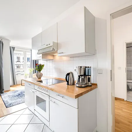 Stilvolles In Downtown Mitte, Boxspringbett, Balkon, Blick Ueber Auf Den Himmel, Zentrale Lage, Kiez Vor Der Haustuer Apartman